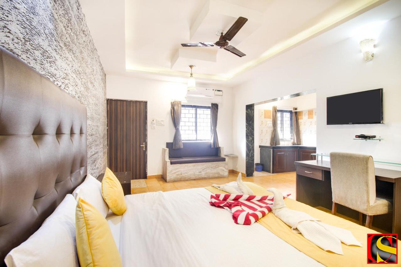 Candolim Sands Hotel Exterior foto